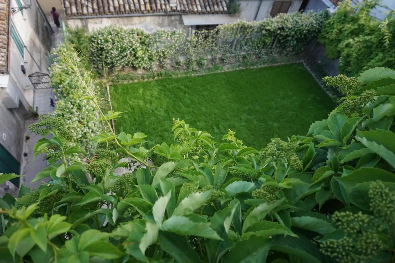Palazzo De Fabritiis Bed & Breakfast Rosciano  Dış mekan fotoğraf